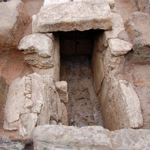 Necropoli di Santa Severa, veduta di una tomba