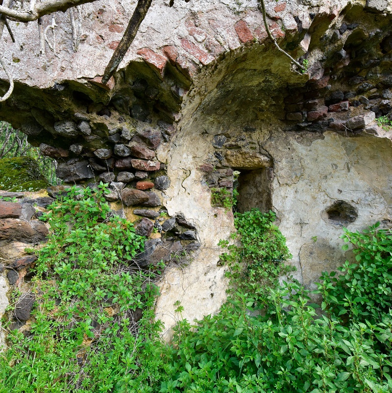 Palmas Arborea. Interno dell'abside dell'antica chiesa di Sant'Arzolu