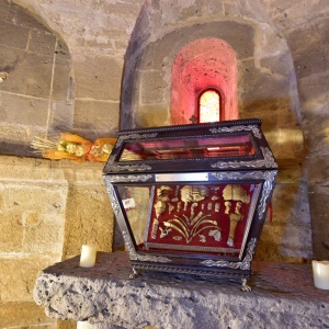 Basilica romanica di Santa Giusta. Reliquie di Santa Giusta nella cripta